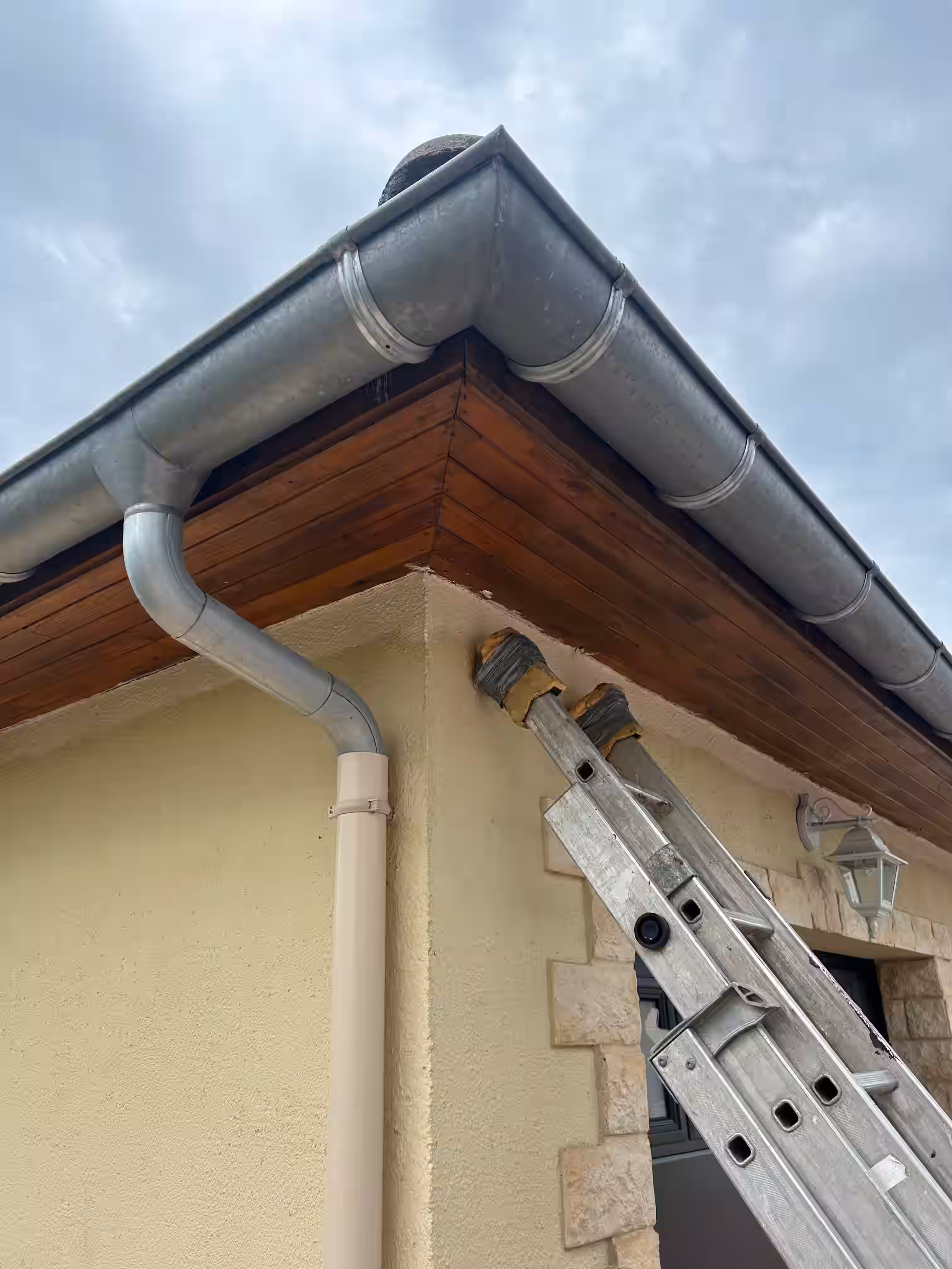 Bardage bois dégradé avant habillage aluminium