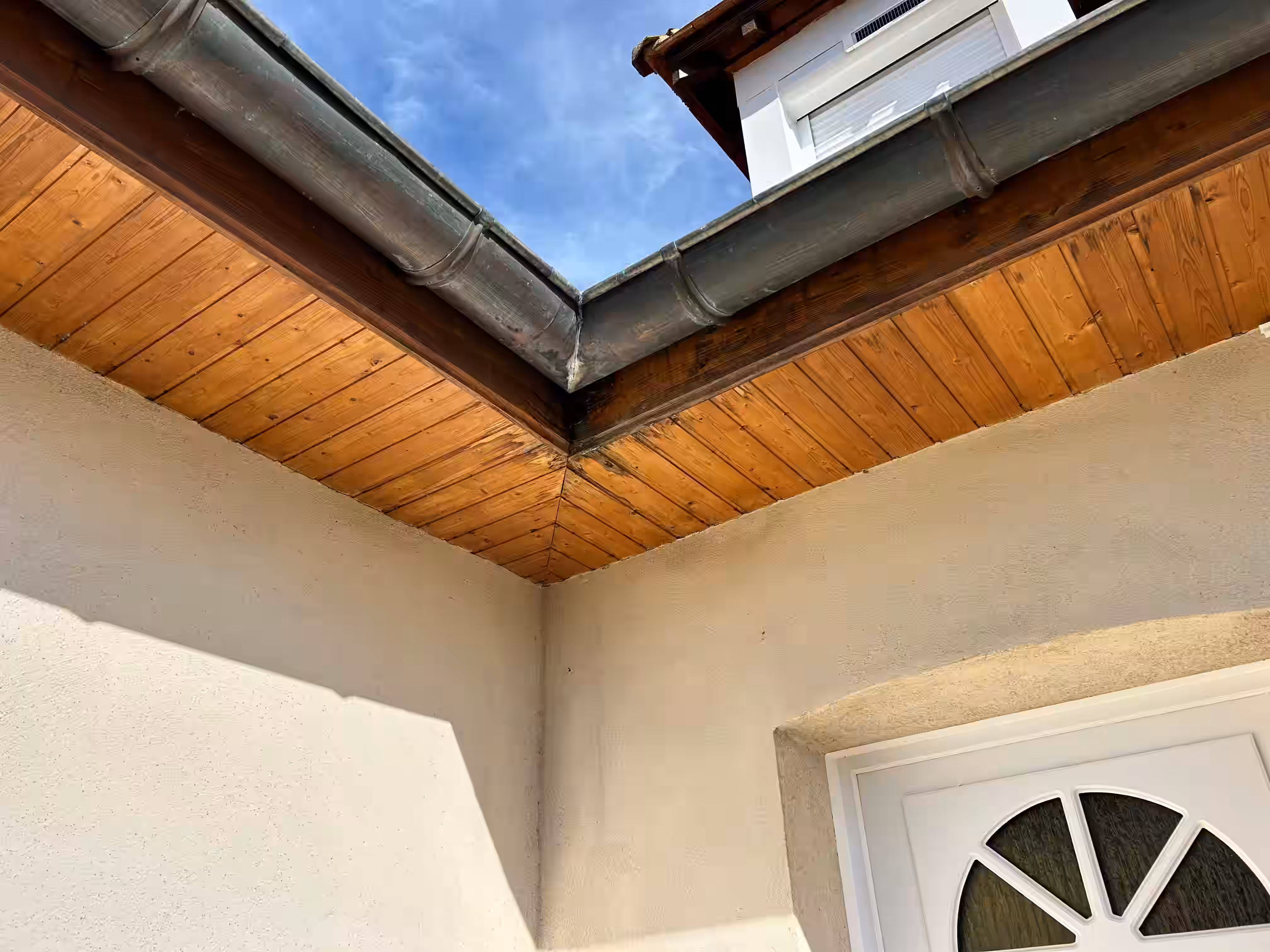 Habillage de cheminée en aluminium sur mesure